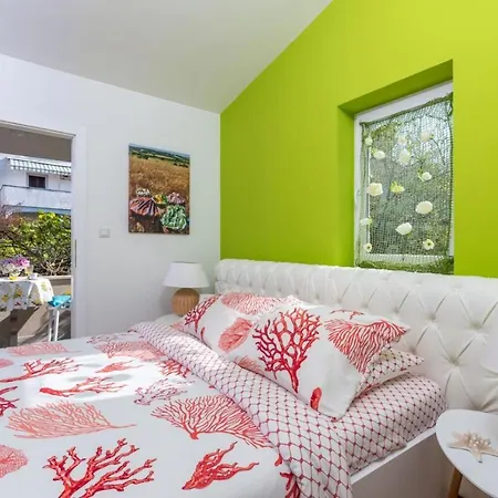Luxury New !!! Apartment One And Only With Terrace & Free Bikes Porec Exterior photo