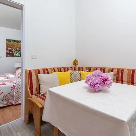 Luxury New !!! Apartment One And Only With Terrace & Free Bikes Porec Exterior photo